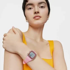 Relógio digital com correia de silicone na cor rosa e caixa em aço TOUS B-Time