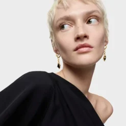 Brincos de argola compridos banhados a ouro de 18 K sobre prata e ónix Color Black