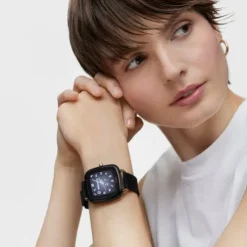 Relógio smartwatch com correia em silicone preto D-Connect